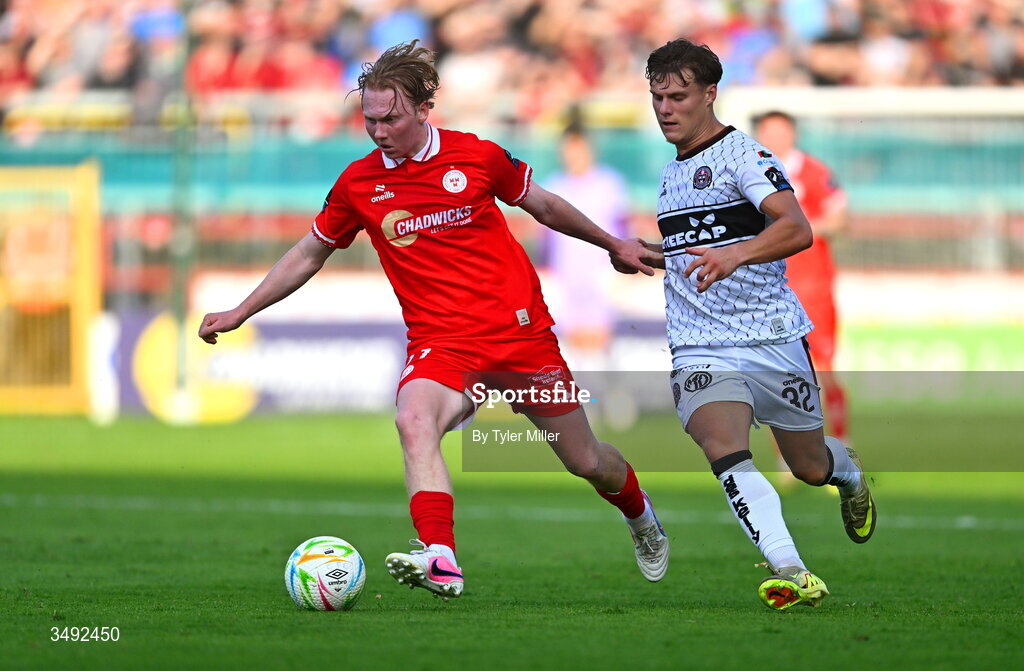22 June 2026; Jack Henry-Francis of Shelbourne in action against Markuss Strods of Bohemians during the SSE Airtricity Men’s Premier Division match between Shelbourne and Bohemians at Tolka Park in Dublin. Photo by Tyler Miller/Sportsfile