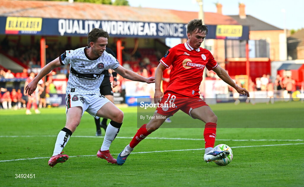 22 June 2026; James Norris of Shelbourne in action against Darragh Power of Bohemians during the SSE Airtricity Men’s Premier Division match between Shelbourne and Bohemians at Tolka Park in Dublin. Photo by Tyler Miller/Sportsfile