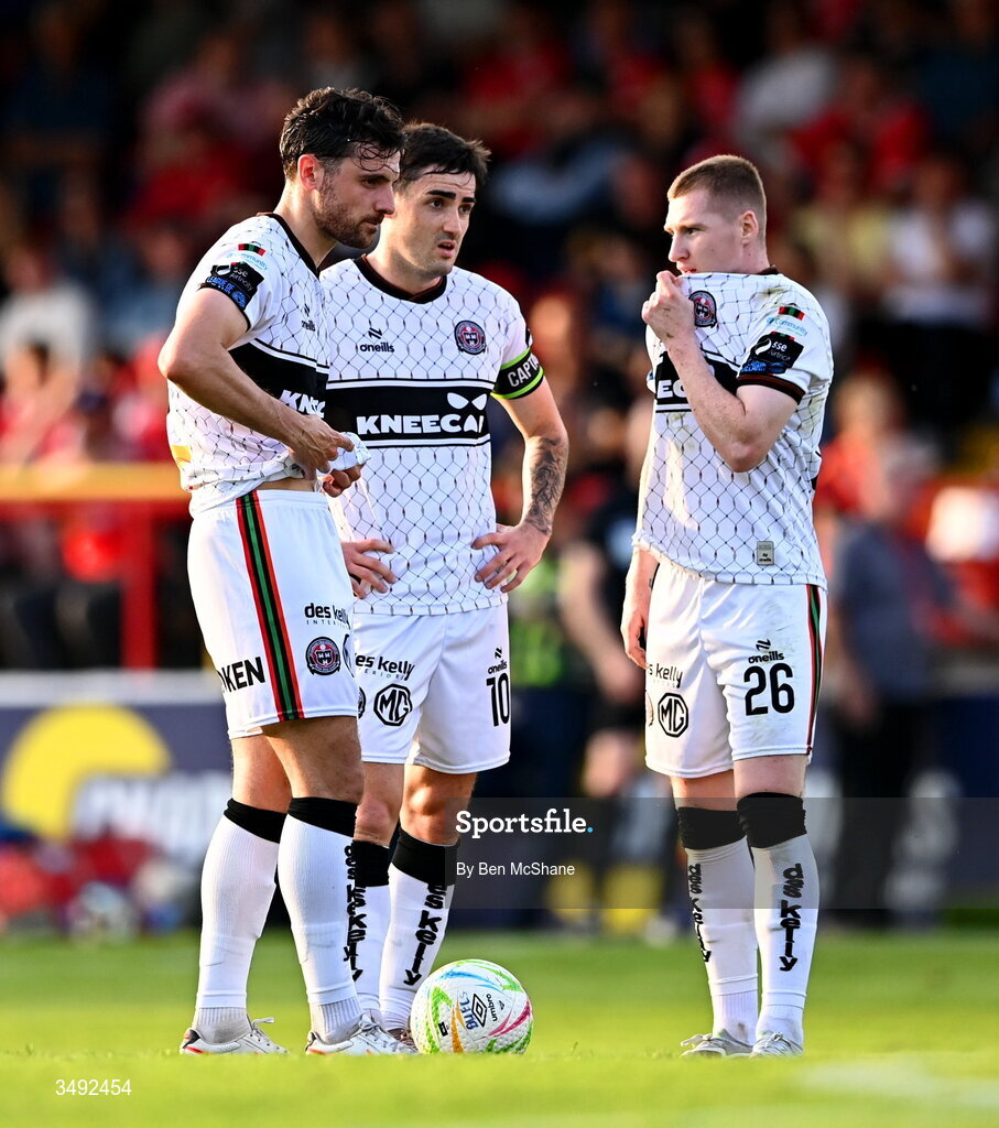 22 June 2026; Bohemians players, from left, Jordan Flores, Dawson Devoy and Ross Tierney stand over a free-kick during the SSE Airtricity Men’s Premier Division match between Shelbourne and Bohemians at Tolka Park in Dublin. Photo by Ben McShane/Sportsfile