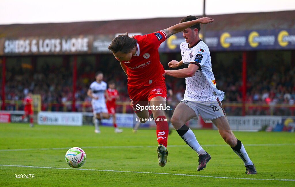 22 June 2026; Sean Boyd of Shelbourne in action against Patrick Hickey of Bohemians during the SSE Airtricity Men’s Premier Division match between Shelbourne and Bohemians at Tolka Park in Dublin. Photo by Ben McShane/Sportsfile