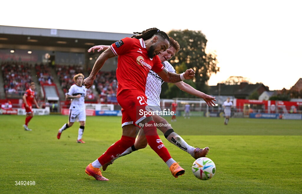 22 June 2026; Milan Mbeng of Shelbourne in action against Senan Mullen of Bohemians during the SSE Airtricity Men’s Premier Division match between Shelbourne and Bohemians at Tolka Park in Dublin. Photo by Ben McShane/Sportsfile