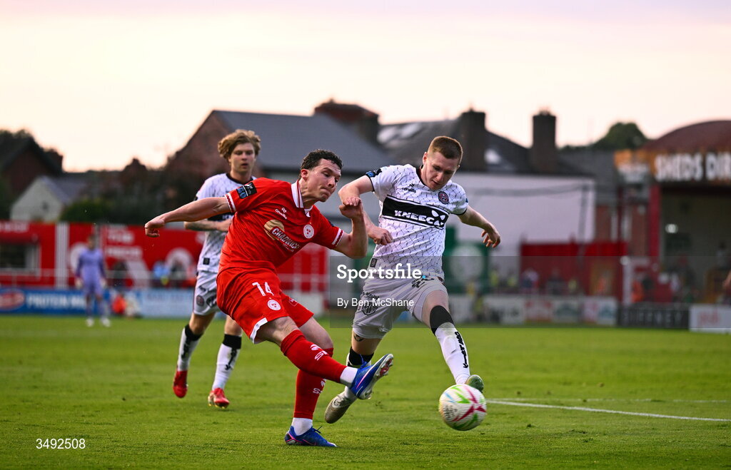 22 June 2026; Ali Coote of Shelbourne in action against Ross Tierney of Bohemians during the SSE Airtricity Men’s Premier Division match between Shelbourne and Bohemians at Tolka Park in Dublin. Photo by Ben McShane/Sportsfile