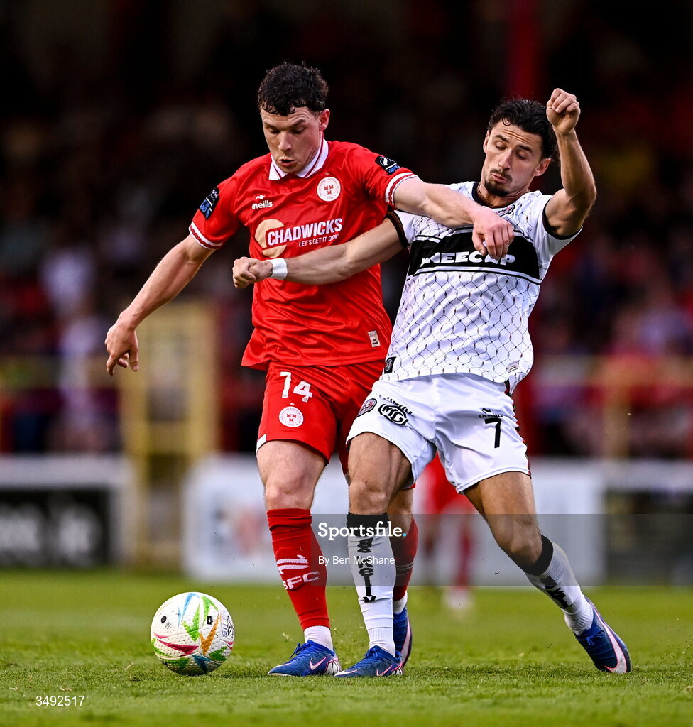22 June 2026; Ali Coote of Shelbourne is tackled by Connor Parsons of Bohemians during the SSE Airtricity Men’s Premier Division match between Shelbourne and Bohemians at Tolka Park in Dublin. Photo by Ben McShane/Sportsfile