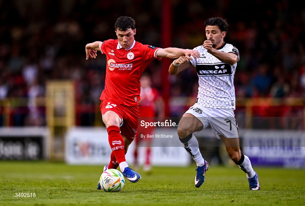 22 June 2026; Ali Coote of Shelbourne is tackled by Connor Parsons of Bohemians during the SSE Airtricity Men’s Premier Division match between Shelbourne and Bohemians at Tolka Park in Dublin. Photo by Ben McShane/Sportsfile