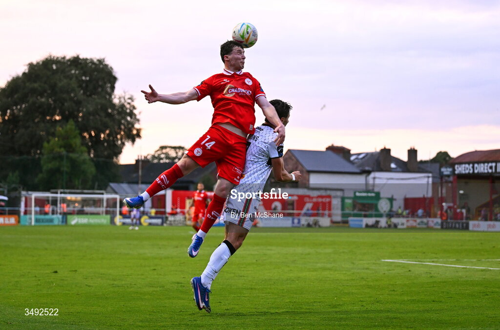 22 June 2026; Ali Coote of Shelbourne wins a header ahead of Connor Parsons of Bohemians during the SSE Airtricity Men’s Premier Division match between Shelbourne and Bohemians at Tolka Park in Dublin. Photo by Ben McShane/Sportsfile