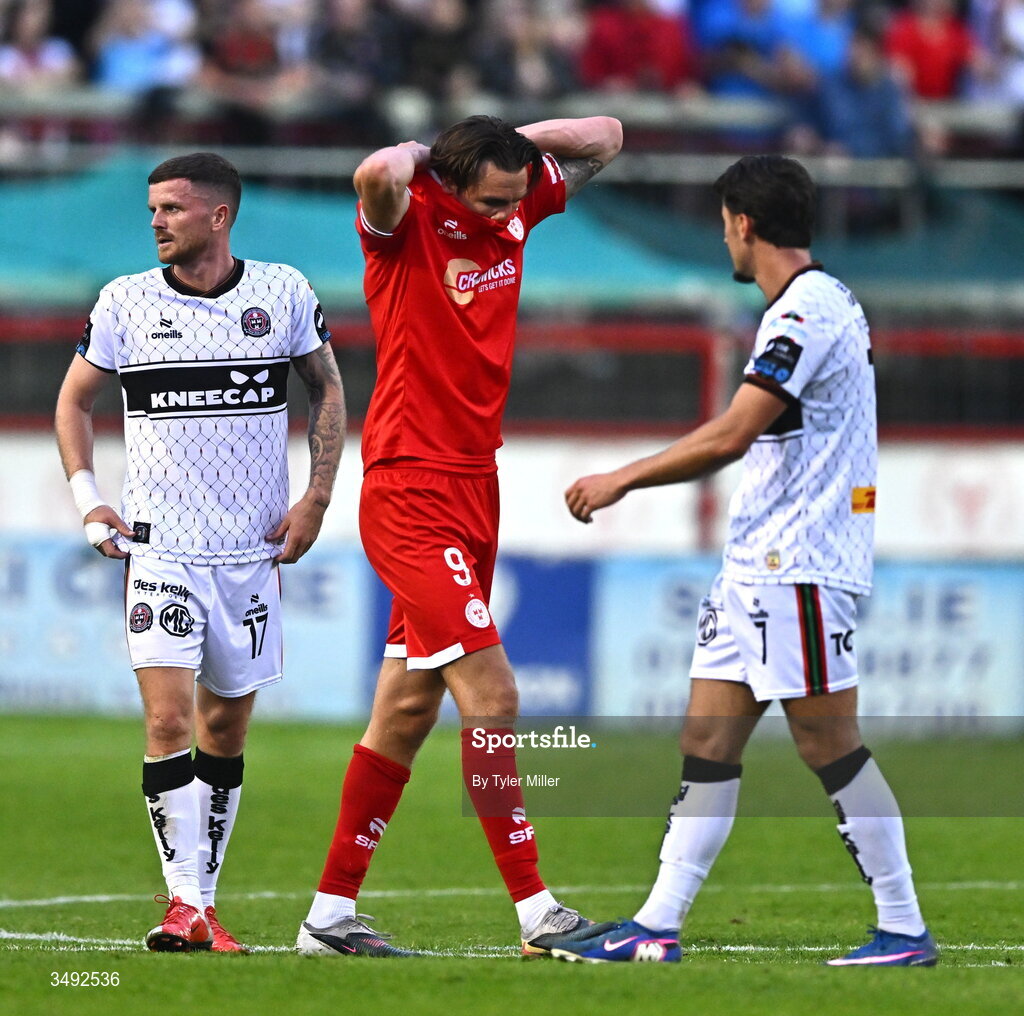 22 June 2026; Sean Boyd of Shelbourne leaves the pitch after being shown a red card by referee Kevin O'Sullivan, not pictured, during the SSE Airtricity Men’s Premier Division match between Shelbourne and Bohemians at Tolka Park in Dublin. Photo by Tyler Miller/Sportsfile