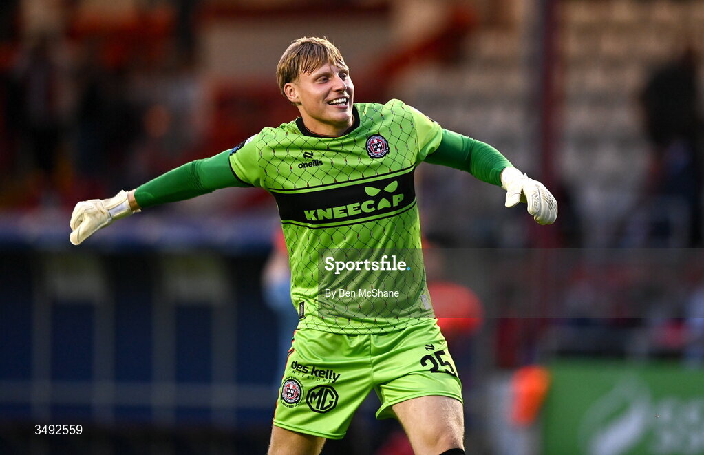 22 June 2026; Bohemians goalkeeper Paul Walters celebrates after the SSE Airtricity Men’s Premier Division match between Shelbourne and Bohemians at Tolka Park in Dublin. Photo by Ben McShane/Sportsfile