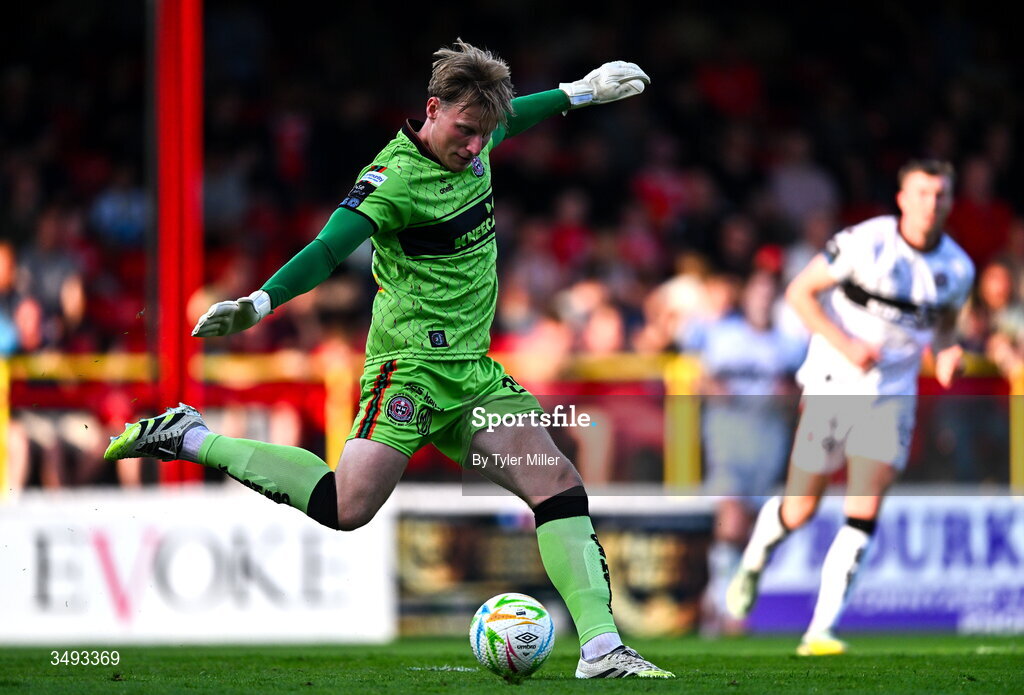 22 June 2026; Bohemians goalkeeper Paul Walters during the SSE Airtricity Men’s Premier Division match between Shelbourne and Bohemians at Tolka Park in Dublin. Photo by Tyler Miller/Sportsfile