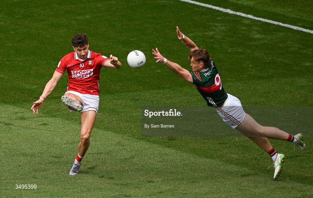 27 June 2026; Paul Walsh of Cork scores a point despite the efforts of Jack Carney of Mayo during the GAA Football All-Ireland Senior Championship quarter-final match between Cork and Mayo at Croke Park in Dublin. Photo by Sam Barnes/Sportsfile