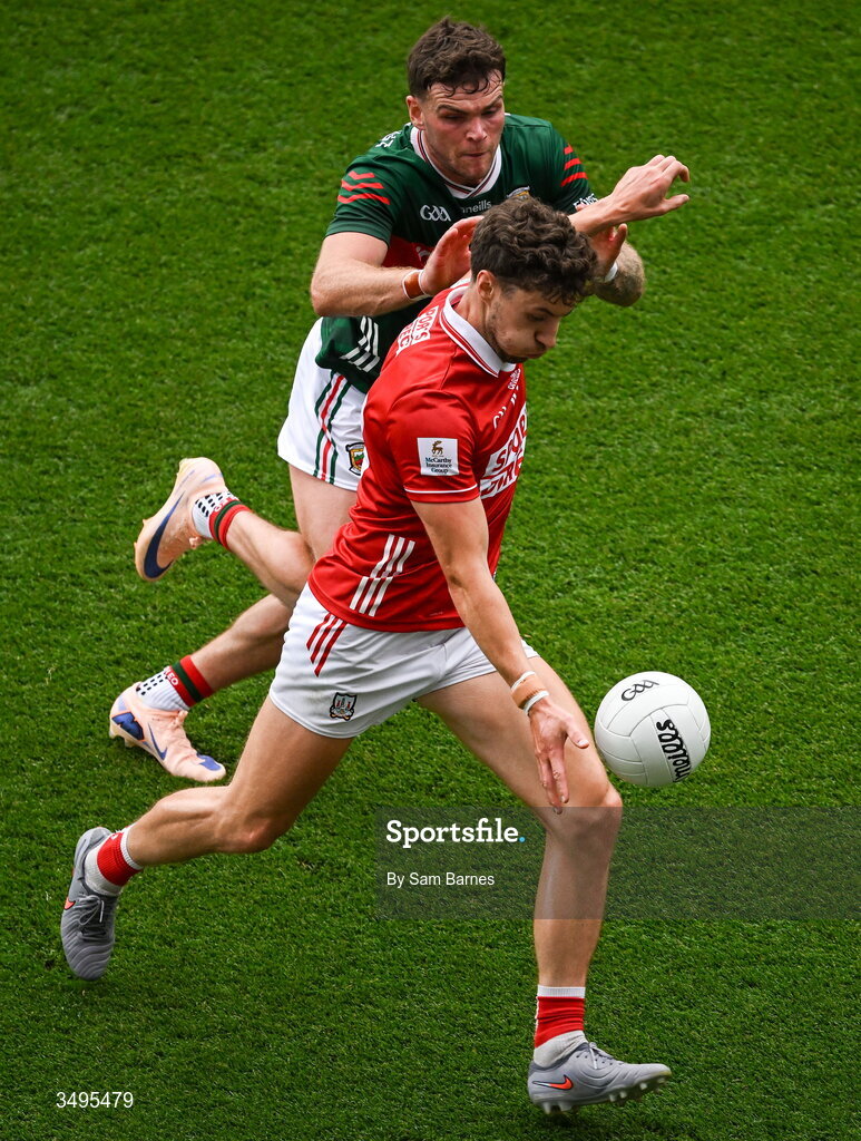 27 June 2026; Paul Walsh of Cork in action against Jordan Flynn of Mayo during the GAA Football All-Ireland Senior Championship quarter-final match between Cork and Mayo at Croke Park in Dublin. Photo by Sam Barnes/Sportsfile