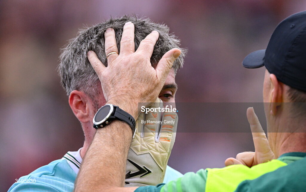 27 June 2026; Kerry goalkeeper Shane Murphy is treated for an eye injury before the GAA Football All-Ireland Senior Championship quarter-final match between Kerry and Tyrone at Croke Park in Dublin. Photo by Ramsey Cardy/Sportsfile