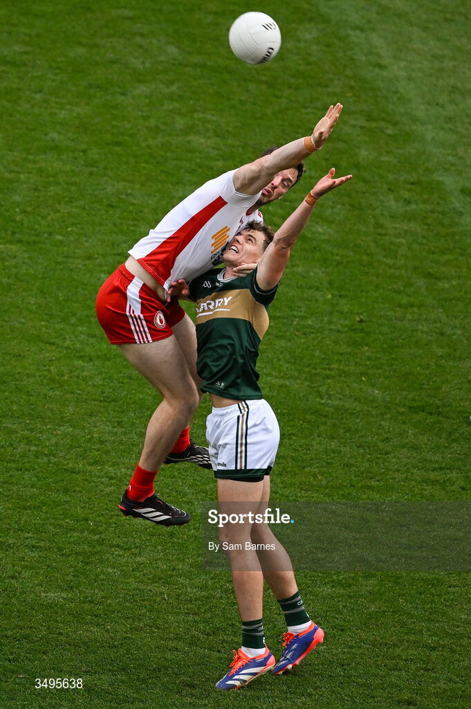 27 June 2026; Brian Kennedy of Tyrone in action against Mark O'Shea of Kerry during the GAA Football All-Ireland Senior Championship quarter-final match between Kerry and Tyrone at Croke Park in Dublin. Photo by Sam Barnes/Sportsfile