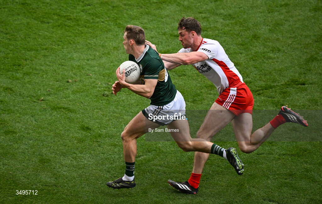 27 June 2026; Gavin White of Kerry in action against Brian Kennedy of Tyrone during the GAA Football All-Ireland Senior Championship quarter-final match between Kerry and Tyrone at Croke Park in Dublin. Photo by Sam Barnes/Sportsfile