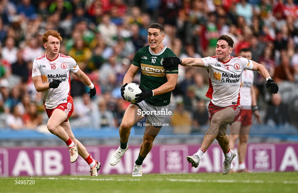 27 June 2026; Joe O'Connor of Kerry in action against Ronan Cassidy, right, and Seanie O'Donnell of Tyrone during the GAA Football All-Ireland Senior Championship quarter-final match between Kerry and Tyrone at Croke Park in Dublin. Photo by Ben McShane/Sportsfile