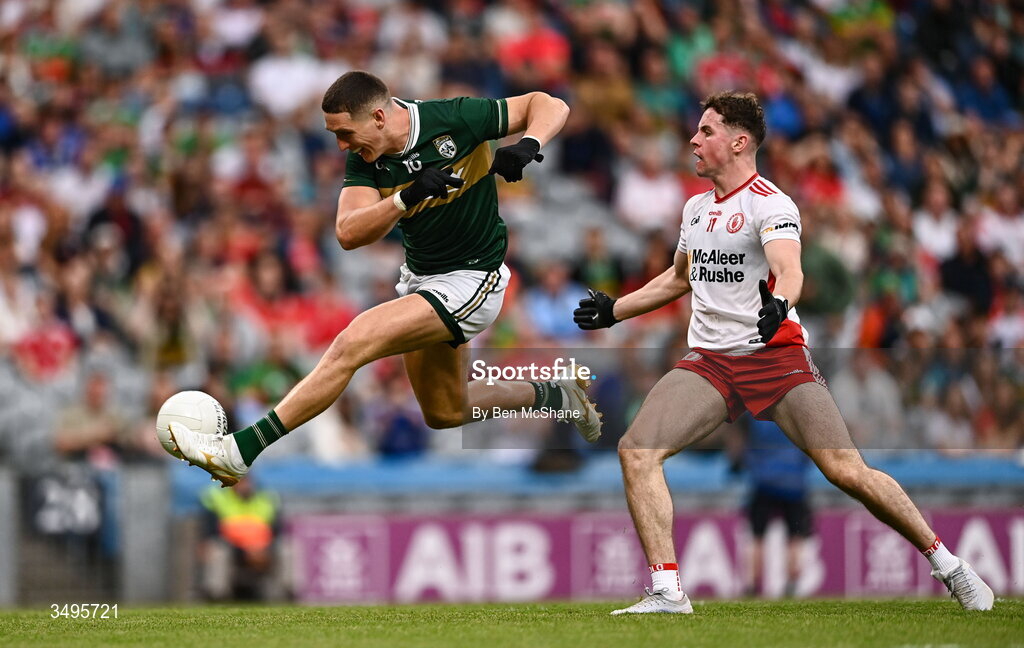 27 June 2026; Joe O'Connor of Kerry has a shot on goal despite the attention of Ronan Cassidy of Tyrone during the GAA Football All-Ireland Senior Championship quarter-final match between Kerry and Tyrone at Croke Park in Dublin. Photo by Ben McShane/Sportsfile