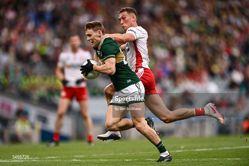 27 June 2026; Gavin White of Kerry in action against Conn Kilpatrick of Tyrone during the GAA Football All-Ireland Senior Championship quarter-final match between Kerry and Tyrone at Croke Park in Dublin. Photo by Ben McShane/Sportsfile