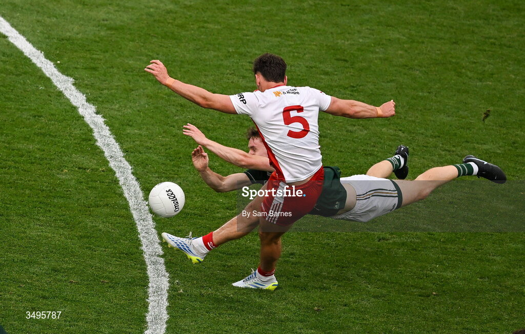 27 June 2026; Michael McKernan of Tyrone has an attempt at a two pointed blocked by Keith Evans of Kerry during the GAA Football All-Ireland Senior Championship quarter-final match between Kerry and Tyrone at Croke Park in Dublin. Photo by Sam Barnes/Sportsfile