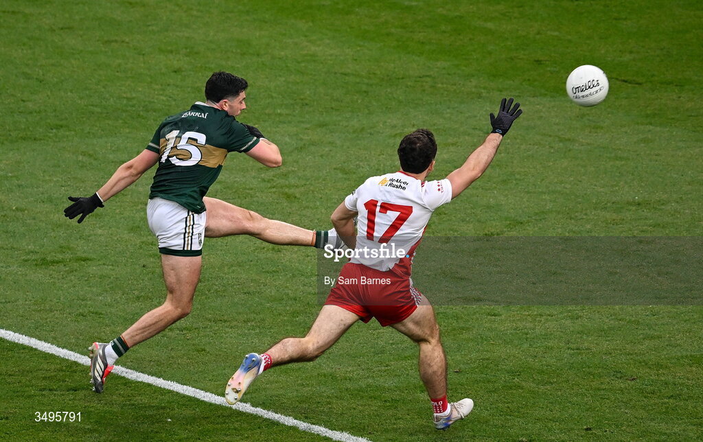 27 June 2026; Dylan Geaney of Kerry scores a point under pressure from Michael Rafferty of Tyrone during the GAA Football All-Ireland Senior Championship quarter-final match between Kerry and Tyrone at Croke Park in Dublin. Photo by Sam Barnes/Sportsfile