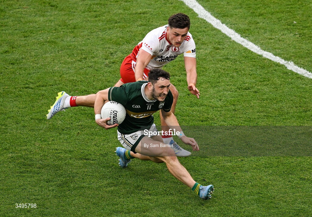 27 June 2026; Paudie Clifford of Kerry in action against Michael McKernan of Tyrone during the GAA Football All-Ireland Senior Championship quarter-final match between Kerry and Tyrone at Croke Park in Dublin. Photo by Sam Barnes/Sportsfile