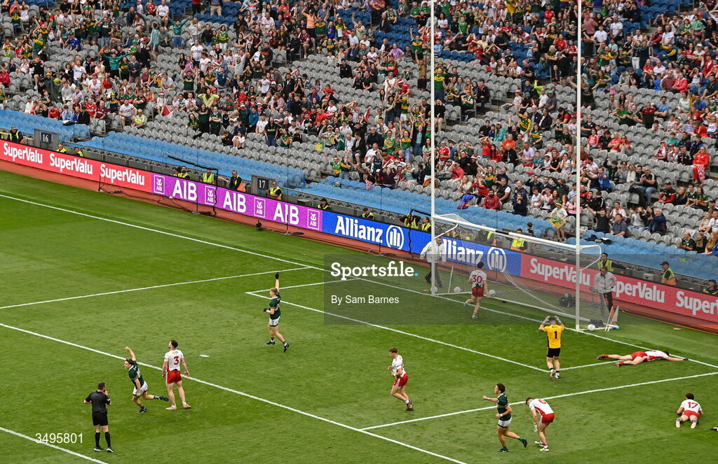 27 June 2026; Players from both side's react after Armin Heinrich of Kerry, not pictured, scores his side's second goal during the GAA Football All-Ireland Senior Championship quarter-final match between Kerry and Tyrone at Croke Park in Dublin. Photo by Sam Barnes/Sportsfile