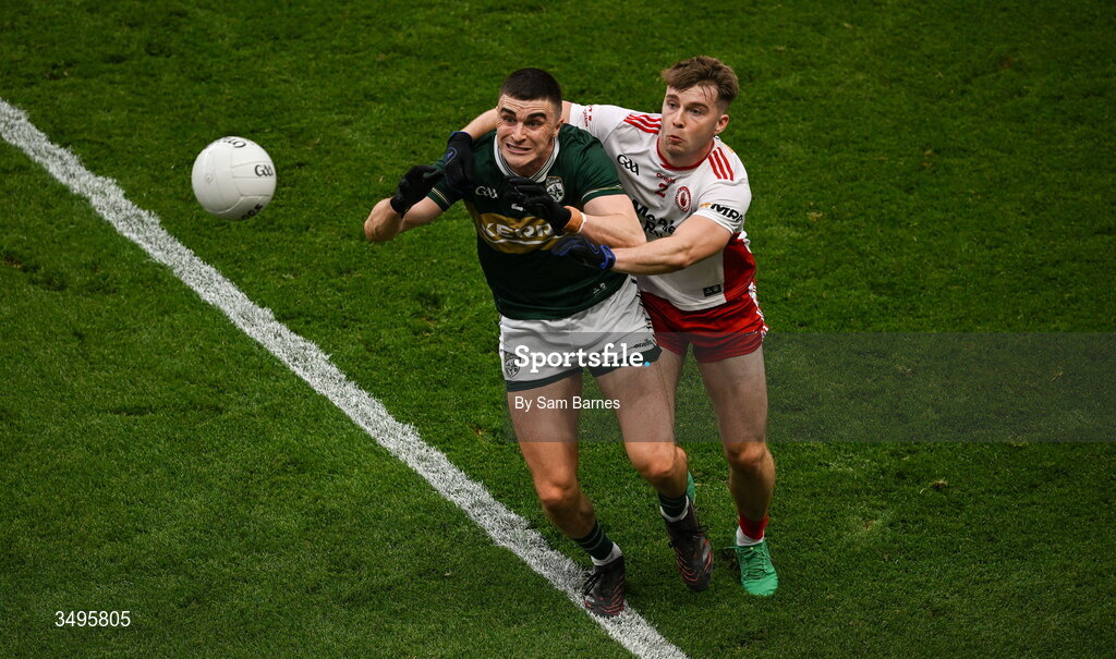 27 June 2026; Seán O'Shea of Kerry in action against Cormac Quinn of Tyrone during the GAA Football All-Ireland Senior Championship quarter-final match between Kerry and Tyrone at Croke Park in Dublin. Photo by Sam Barnes/Sportsfile