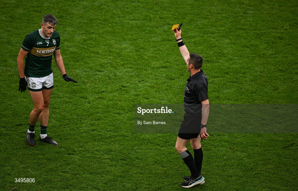 27 June 2026; Referee Paddy Neilan shows a yellow card to Graham O'Sullivan of Kerry during the GAA Football All-Ireland Senior Championship quarter-final match between Kerry and Tyrone at Croke Park in Dublin. Photo by Sam Barnes/Sportsfile