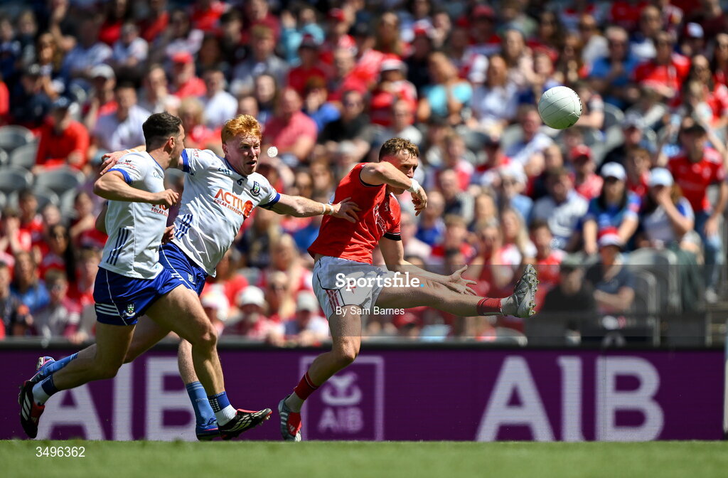 28 June 2026; Ryan Burns of Louth scores a point under pressure from Ryan O'Toole of Monaghan during the GAA Football All-Ireland Senior Championship quarter-final match between Louth and Monaghan at Croke Park in Dublin. Photo by Sam Barnes/Sportsfile