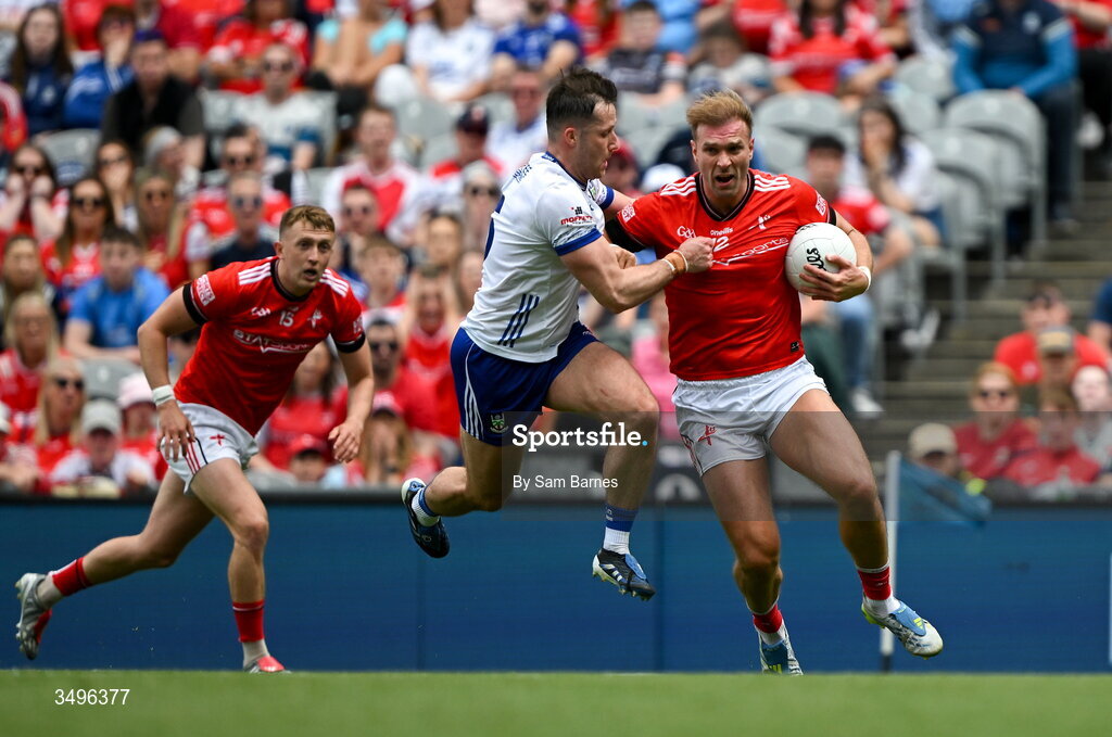 28 June 2026; Conor Grimes of Louth in action against Dessie Ward of Monaghan during the GAA Football All-Ireland Senior Championship quarter-final match between Louth and Monaghan at Croke Park in Dublin. Photo by Sam Barnes/Sportsfile