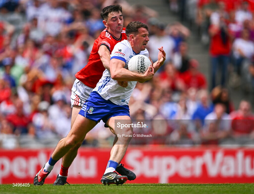 28 June 2026; Ryan Wylie of Monaghan in action against Emmet Carolan of Louth during the GAA Football All-Ireland Senior Championship quarter-final match between Louth and Monaghan at Croke Park in Dublin. Photo by Piaras Ó Mídheach/Sportsfile