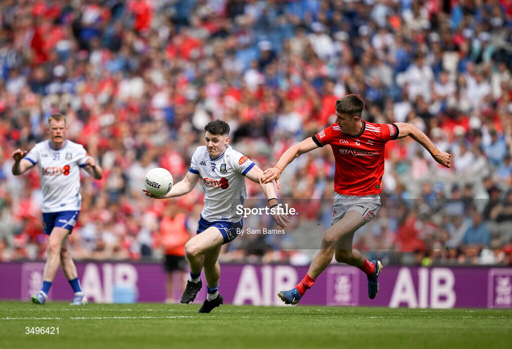 28 June 2026; Stephen O'Hanlon of Monaghan in action against Dara McDonnell of Louth during the GAA Football All-Ireland Senior Championship quarter-final match between Louth and Monaghan at Croke Park in Dublin. Photo by Sam Barnes/Sportsfile