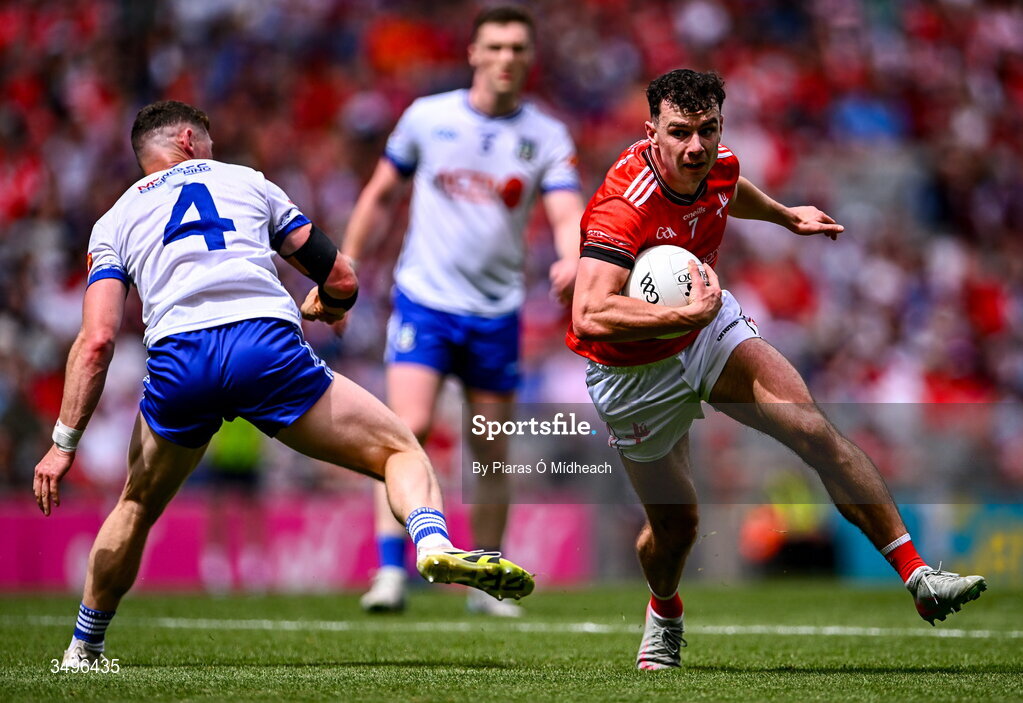 28 June 2026; Craig Lennon of Louth gets away from Dylan Byrne of Monaghan during the GAA Football All-Ireland Senior Championship quarter-final match between Louth and Monaghan at Croke Park in Dublin. Photo by Piaras Ó Mídheach/Sportsfile