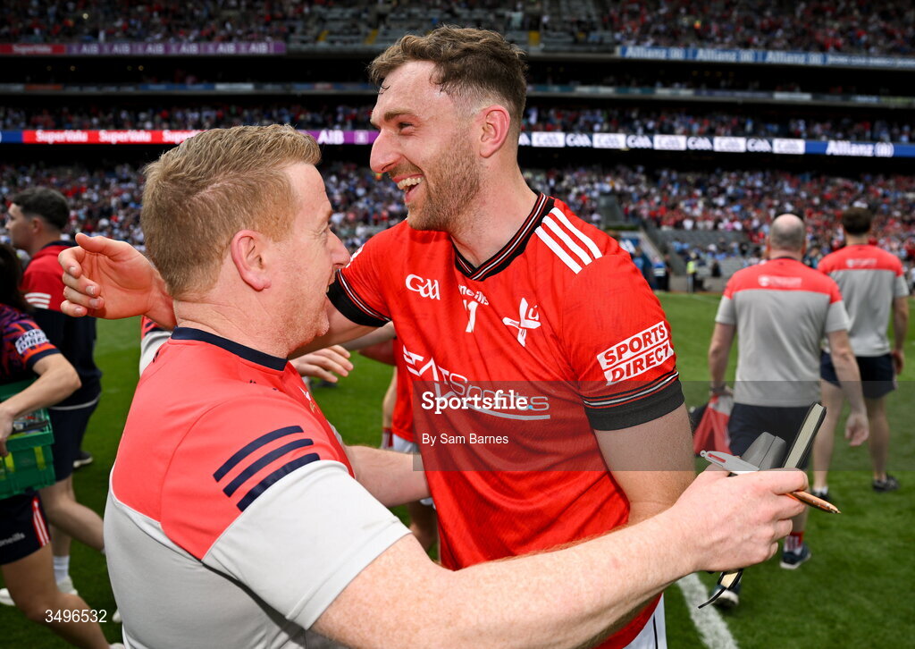 28 June 2026; Sam Mulroy of Louth celebrates with support staff after his side's victory in the GAA Football All-Ireland Senior Championship quarter-final match between Louth and Monaghan at Croke Park in Dublin. Photo by Sam Barnes/Sportsfile