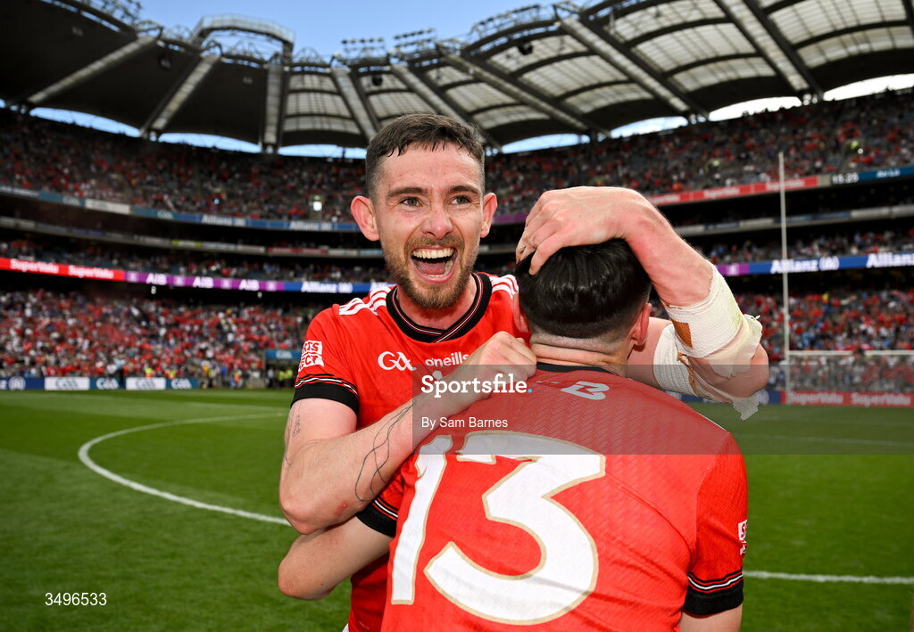 28 June 2026; Ciaran Downey of Louth, left, celebrates with teammate Kieran McArdle after their side's victory in the GAA Football All-Ireland Senior Championship quarter-final match between Louth and Monaghan at Croke Park in Dublin. Photo by Sam Barnes/Sportsfile