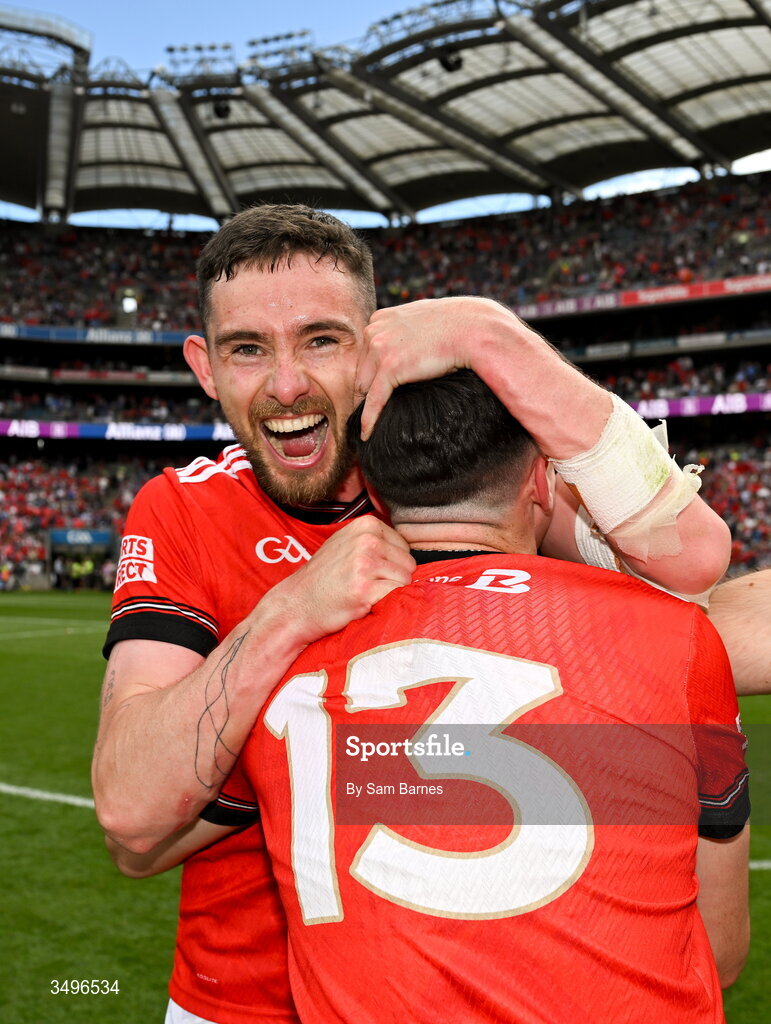 28 June 2026; Ciaran Downey of Louth, left, celebrates with teammate Kieran McArdle after their side's victory in the GAA Football All-Ireland Senior Championship quarter-final match between Louth and Monaghan at Croke Park in Dublin. Photo by Sam Barnes/Sportsfile