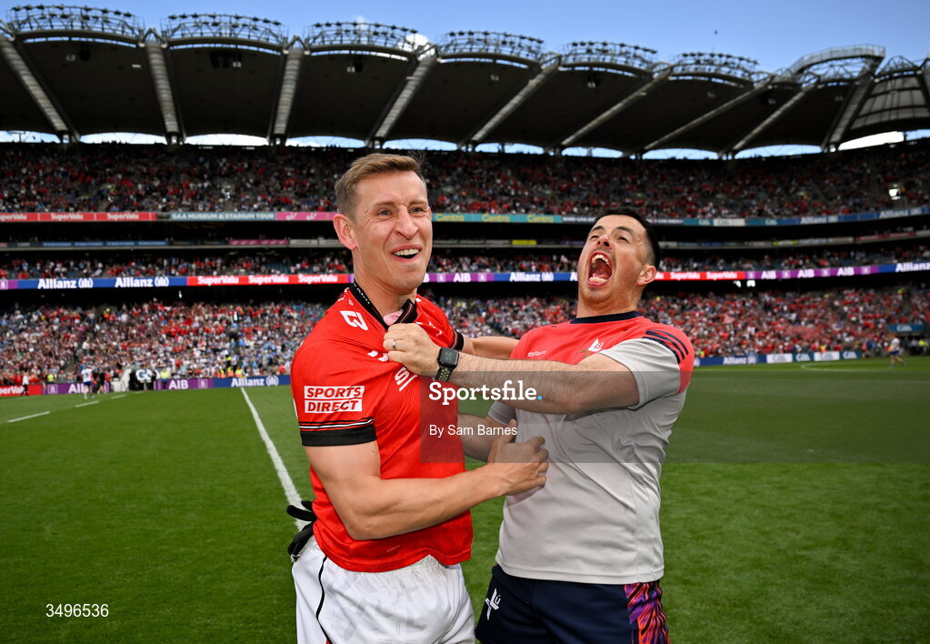 28 June 2026; Anthony Williams of Louth celebrates with coach Ronan O’Neill during the GAA Football All-Ireland Senior Championship quarter-final match between Louth and Monaghan at Croke Park in Dublin. Photo by Sam Barnes/Sportsfile