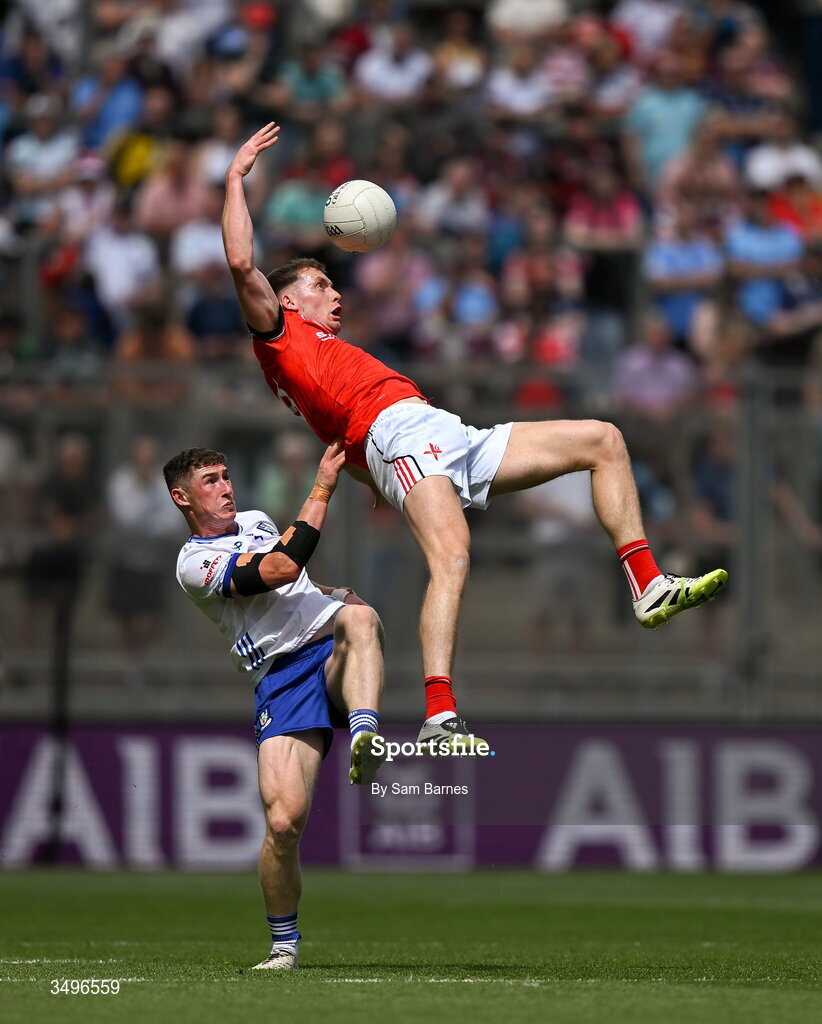 28 June 2026; Ciaran Byrne of Louth in action against Dylan Byrne of Monaghan during the GAA Football All-Ireland Senior Championship quarter-final match between Louth and Monaghan at Croke Park in Dublin. Photo by Sam Barnes/Sportsfile