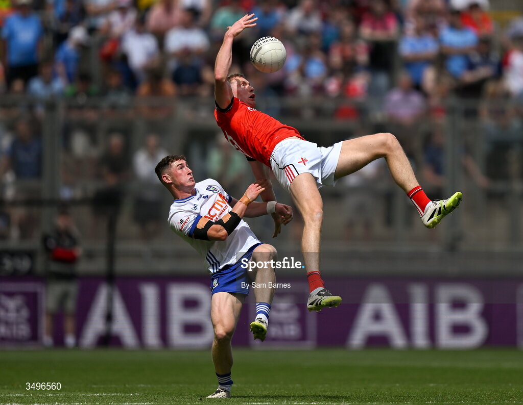 28 June 2026; Ciaran Byrne of Louth in action against Dylan Byrne of Monaghan during the GAA Football All-Ireland Senior Championship quarter-final match between Louth and Monaghan at Croke Park in Dublin. Photo by Sam Barnes/Sportsfile