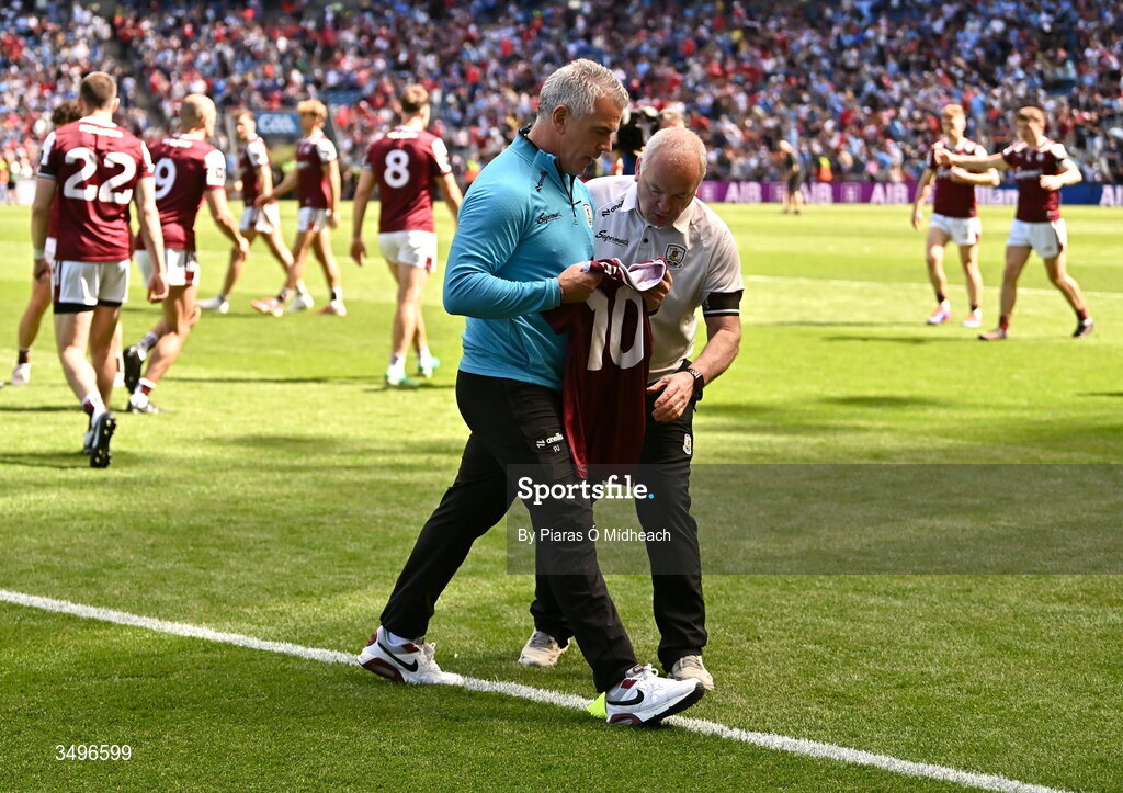 28 June 2026; Galway manager Pádraic Joyce removes the Galway number 10 from the pitch, after it was placed there during the pre-match minute's silence in memory of former Galway footballer Paul Clancy, who passed away recently, before the GAA Football All-Ireland Senior Championship quarter-final match between Dublin and Galway at Croke Park in Dublin. Photo by Piaras Ó Mídheach/Sportsfile
