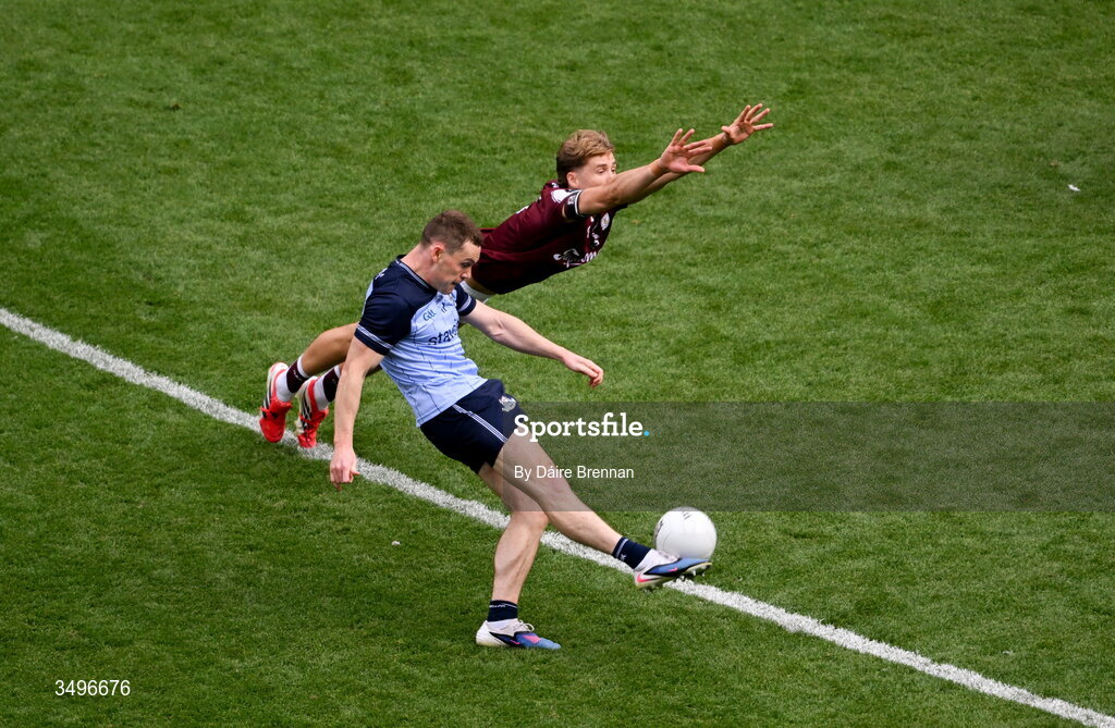 28 June 2026; Con O'Callaghan of Dublin in action against Jack Glynn of Galway during the GAA Football All-Ireland Senior Championship quarter-final match between Dublin and Galway at Croke Park in Dublin. Photo by Daire Brennan/Sportsfile