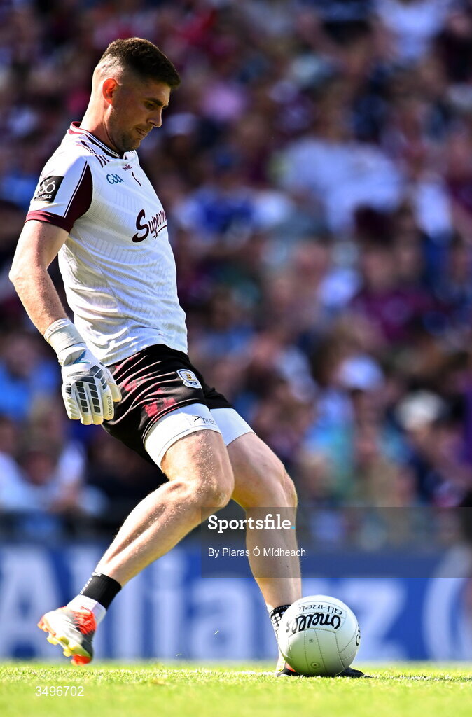 28 June 2026; Galway goalkeeper Connor Gleeson takes a kick-out during the GAA Football All-Ireland Senior Championship quarter-final match between Dublin and Galway at Croke Park in Dublin. Photo by Piaras Ó Mídheach/Sportsfile