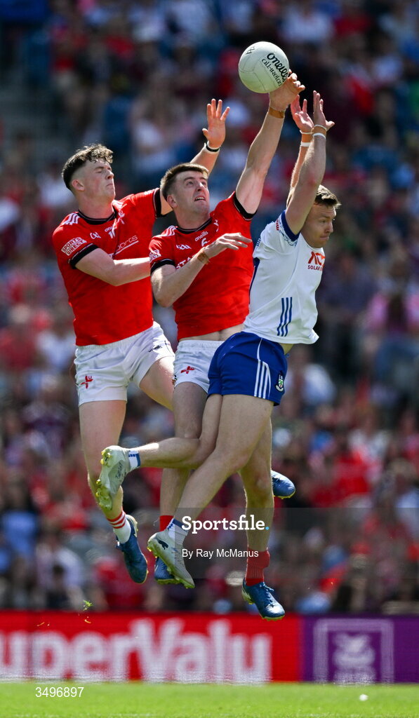 28 June 2026; Conor McCarthy of Monaghan, Dara Mcdonnell of Louth and Craig Lennon of Louth contest a dropping ball during the GAA Football All-Ireland Senior Championship quarter-final match between Louth and Monaghan at Croke Park in Dublin. Photo by Ray McManus/Sportsfile