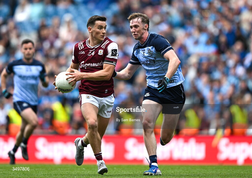 28 June 2026; Finnian Ó Laoi of Galway in action against Eoin Kennedy of Dublin during the GAA Football All-Ireland Senior Championship quarter-final match between Dublin and Galway at Croke Park in Dublin. Photo by Sam Barnes/Sportsfile