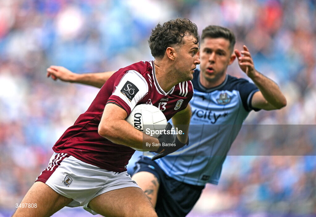 28 June 2026; Robert Finnerty of Galway in action against David Byrne of Dublin during the GAA Football All-Ireland Senior Championship quarter-final match between Dublin and Galway at Croke Park in Dublin. Photo by Sam Barnes/Sportsfile