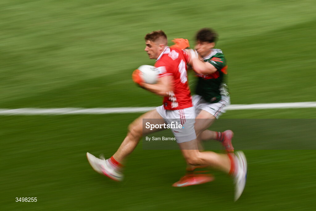 27 June 2026; Ian Maguire of Cork in action against Sam Callinan of Mayo during the GAA Football All-Ireland Senior Championship quarter-final match between Cork and Mayo at Croke Park in Dublin. Photo by Sam Barnes/Sportsfile