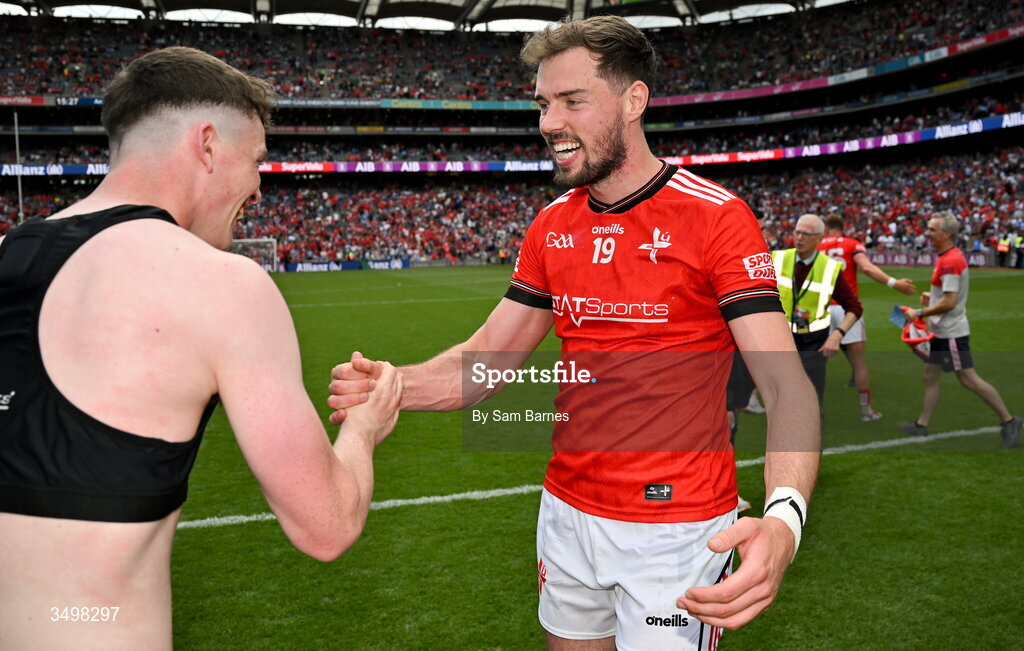 28 June 2026; Conor Early of Louth, right, celebrates with teammates after his side's victory in the GAA Football All-Ireland Senior Championship quarter-final match between Louth and Monaghan at Croke Park in Dublin. Photo by Sam Barnes/Sportsfile