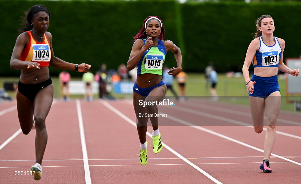 4 July 2026; Chidinma Adikaibe of Metro/St Brigids AC, Dublin, centre, on her way to winning under 20 women's 100m final after Gloria Oigbochie of Tallaght AC, Dublin, left, was disqualified during day one of the 123.ie National U20 & U23 Track & Field Championships at Tullamore Harriers Athletics Club in Tullamore, Offaly. Photo by Sam Barnes/Sportsfile