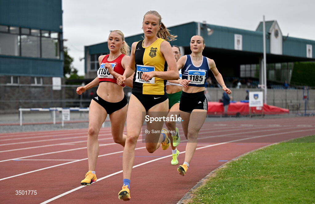 4 July 2026; Pia Langton of Kilkenny City Harriers AC, centre, on her way to winning the under 20 women's 800m final, ahead of Grainne Moran of Dundalk St Gerards AC, left, and Freya Bateman of Belgooly AC, right, during day one of the 123.ie National U20 & U23 Track & Field Championships at Tullamore Harriers Athletics Club in Tullamore, Offaly. Photo by Sam Barnes/Sportsfile