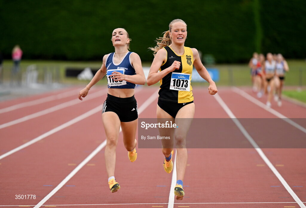 4 July 2026; Pia Langton of Kilkenny City Harriers AC, right, on her way to winning the under 20 women's 800m in a championship record of  2:08.15, ahead of Freya Bateman of Belgooly AC, left, during day one of the 123.ie National U20 & U23 Track & Field Championships at Tullamore Harriers Athletics Club in Tullamore, Offaly. Photo by Sam Barnes/Sportsfile
