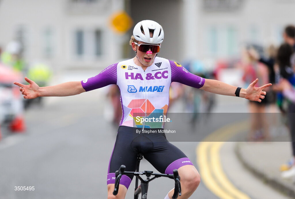 8 July 2026; Lucas Lillistone of Halesowen Academy-Mapei celebrates after winning Stage 2 of 2026 Junior Tour of Ireland in West Clare. Photo by Stephen McMahon/Sportsfile