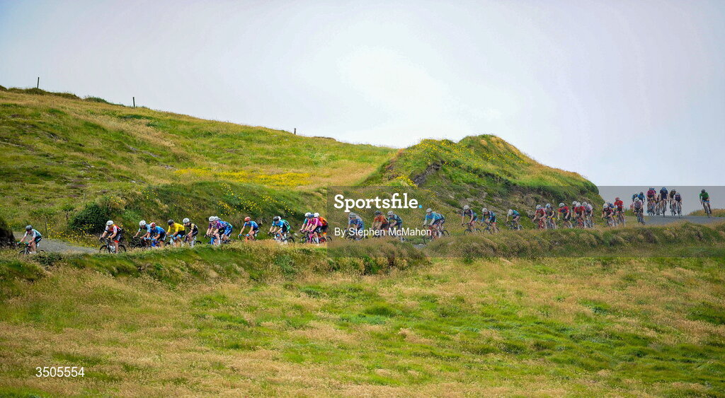 8 July 2026; A general view of the peloton during the Stage 2 of 2026 Junior Tour of Ireland in West Clare. Photo by Stephen McMahon/Sportsfile